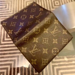 Authentic Louis Vuitton Vintage Leather Monogram Wallet.